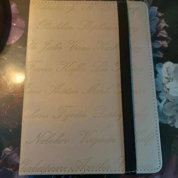 E-Reader Sleeve Cover Case Cream Faux Leather Authors Names Engraved - Picture 9 of 9